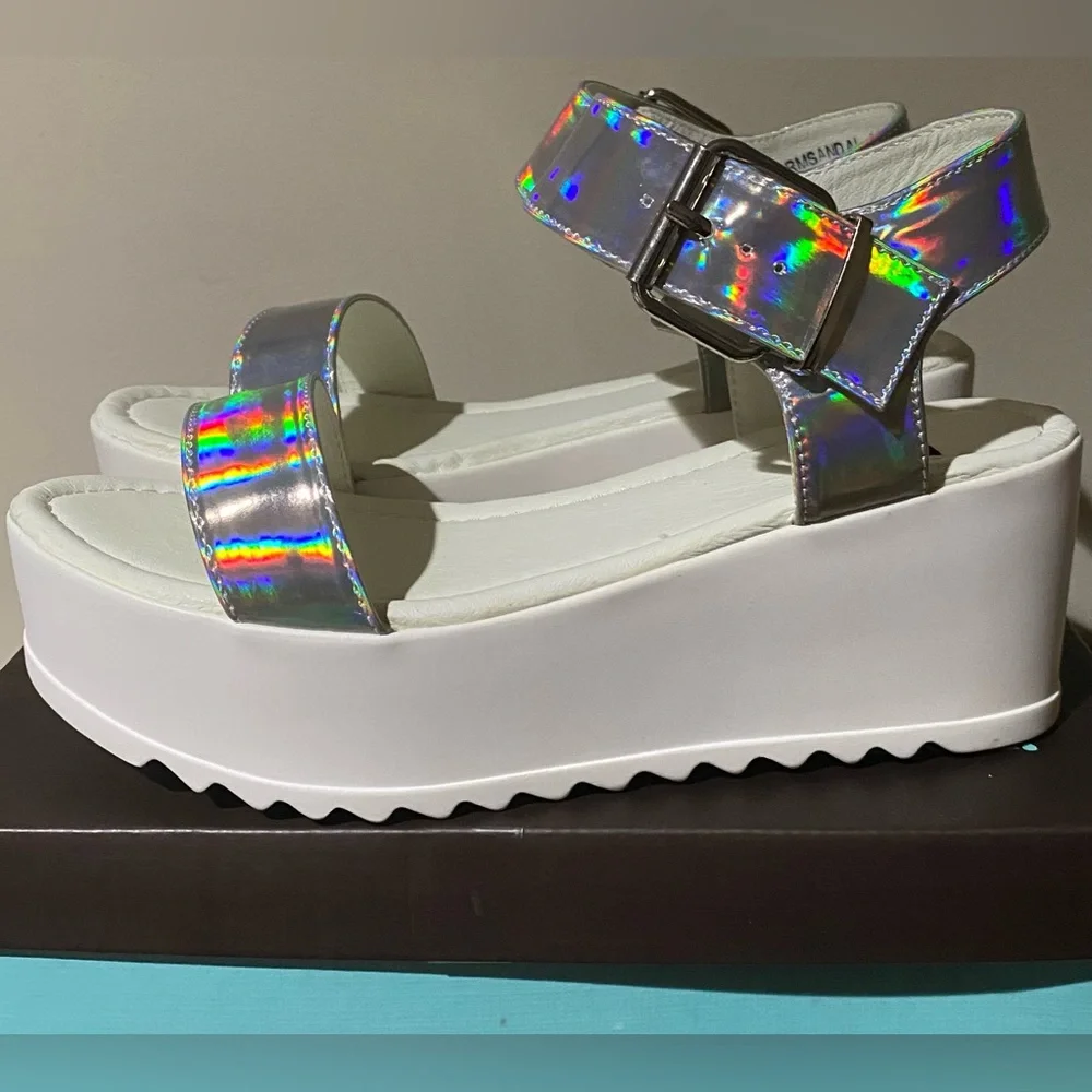 N.Y.L.A. Chunky sandals Platform Sandals silver holographic retro strappy shoe